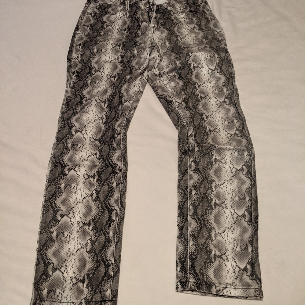 Cache 🎉HP🎉Jeans - Picture 3 of 9